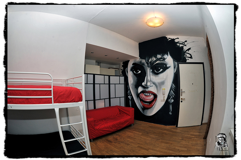 The-MadHouse-Hostel-Prague-Themed-Room