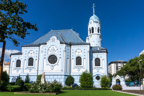 bratislava-the-two-drifters-st-elizabeth-blue-church-outside